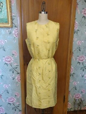 1950s Yellow Embroidered Sleeveless Dress